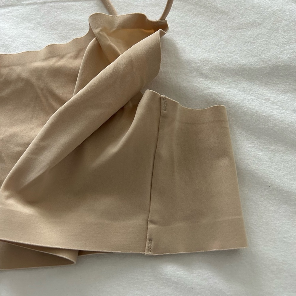 SKIMS Nude Bandeau - Picture 4 of 6